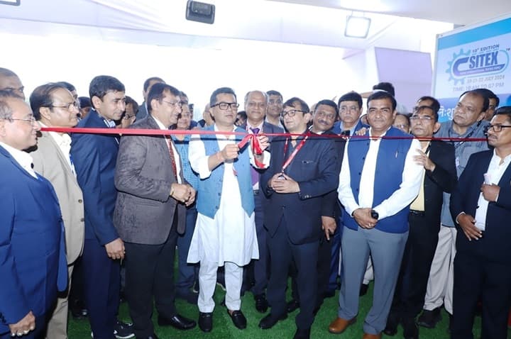 સીટેક્ષ– 2024’એકઝીબીશનનું ઉદ્ઘાટન કરી રહેલ રાજ્યકક્ષાના ટેક્સ્ટાઇલ મંત્રી સહીત ચેમ્બરના હોદ્દેદારો.