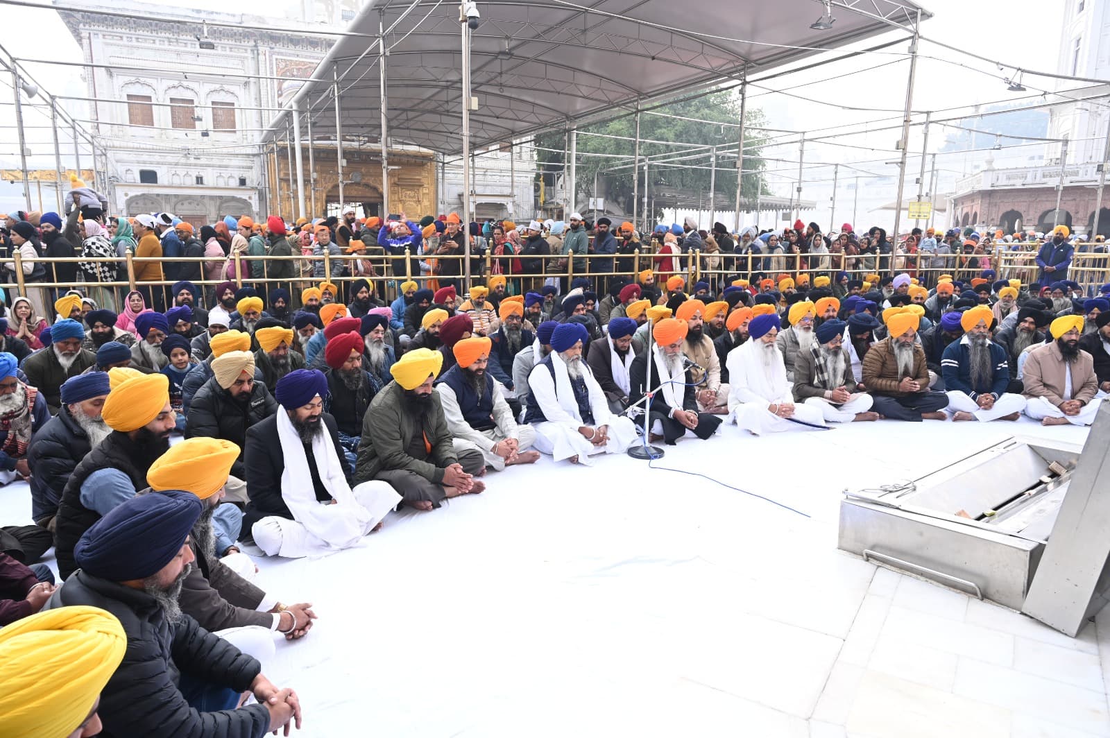 ਸ੍ਰੀ ਅਕਾਲ ਤਖ਼ਤ ਸਾਹਿਬ ਦੇ ਮੁੱਖ ਗ੍ਰੰਥੀ ਗਿਆਨੀ ਮਲਕੀਤ ਸਿੰਘ ਨੇ ਸੰਗਤ ਨੂੰ ਦਸ ਮਿੰਟ ਲਈ ਗੁਰਮੰਤਰ ਅਤੇ ਮੂਲਮੰਤਰ ਦੇ ਜਾਪ ਕਰਵਾਏ