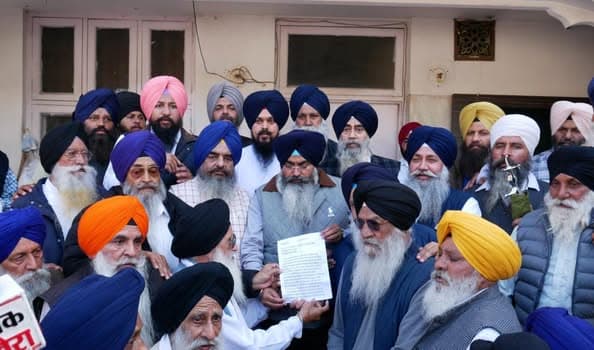 ਪੰਥਕ ਜਥੇਬੰਦੀਆਂ ਦੇ ਇੱਕ ਗਠਜੋੜ ਨੇ ਸ੍ਰੀ ਅਕਾਲ ਤਖਤ ਸਕੱਤਰੇਤ ਬੰਦ ਹੋਣ ਕਾਰਨ ਸ੍ਰੀ ਦਰਬਾਰ ਸਾਹਿਬ ਦੇ ਮੀਤ ਮੈਨੇਜਰ ਨੂੰ ਆਪਣਾ ਮੰਗ ਪੱਤਰ ਸੌਂਪਿਆ