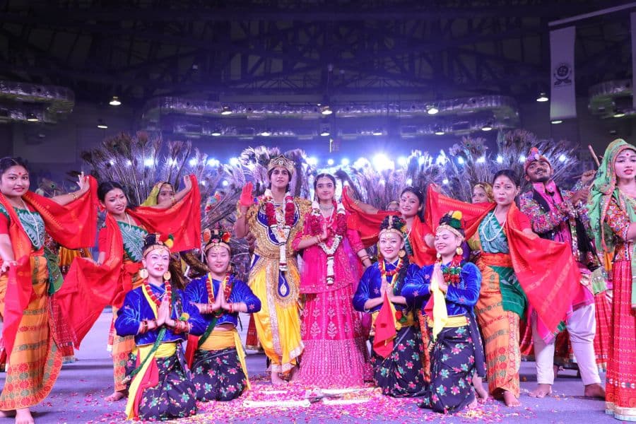 સુરતના ઈન્ડોર સ્ટેડિયમ-અઠવાલાઈન્સ ખાતે 'એક ભારત, શ્રેષ્ઠ ભારત'ની થીમ પર આયોજિત ભવ્ય સાંસ્કૃતિક કાર્યક્રમ