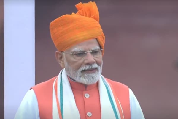 लाल किले से राष्ट्र को संबोधित करते भारत के प्रधानमंत्री नरेंद्र मोदी।