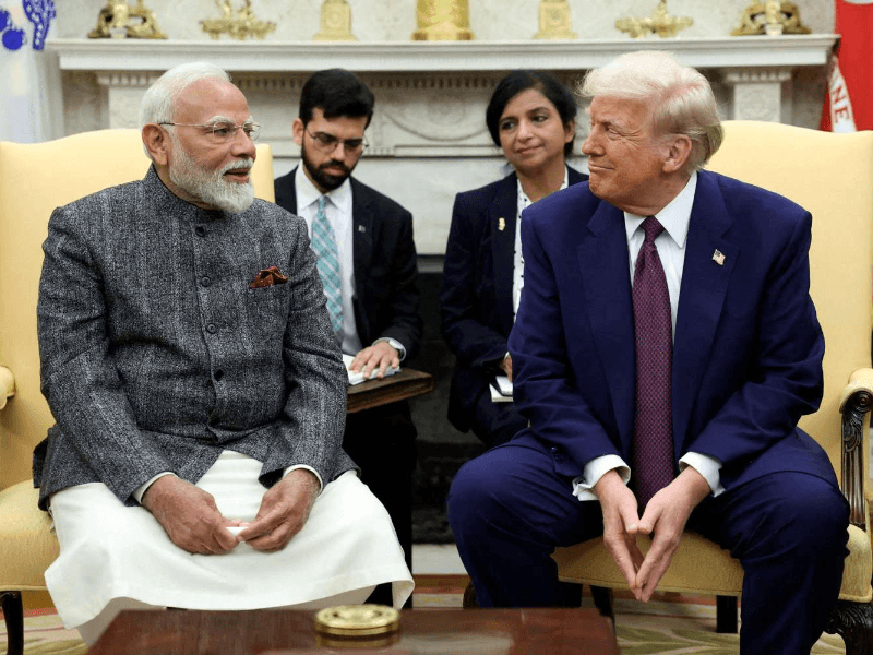 ਅਮਰੀਕੀ ਰਾਸ਼ਟਰਪਤੀ ਡੋਨਾਲਡ ਟਰੰਪ 13 ਫਰਵਰੀ 2025 ਨੂੰ ਵਾਸ਼ਿੰਗਟਨ ਡੀ.ਸੀ., ਅਮਰੀਕਾ ਸਥਿਤ ਵ੍ਹਾਈਟ ਹਾਊਸ ਵਿਖੇ ਭਾਰਤ ਦੇ ਪ੍ਰਧਾਨ ਮੰਤਰੀ ਨਰਿੰਦਰ ਮੋਦੀ ਨਾਲ ਮੁਲਾਕਾਤ ਕਰਦੇ ਹੋਏ।