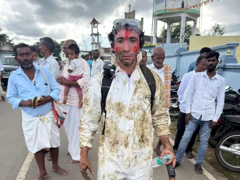 કર્ણાટકના ગોરેહબ્બાના ઉત્સવમાં હાજરી આપતા ટાયલર ઓલિવેરા