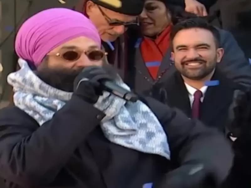न्यूयॉर्क के मेयर के रूप में जोहरान ममदानी के उद्घाटन समारोह में गायक बब्बुलिशियस ने प्रस्तुति दी।