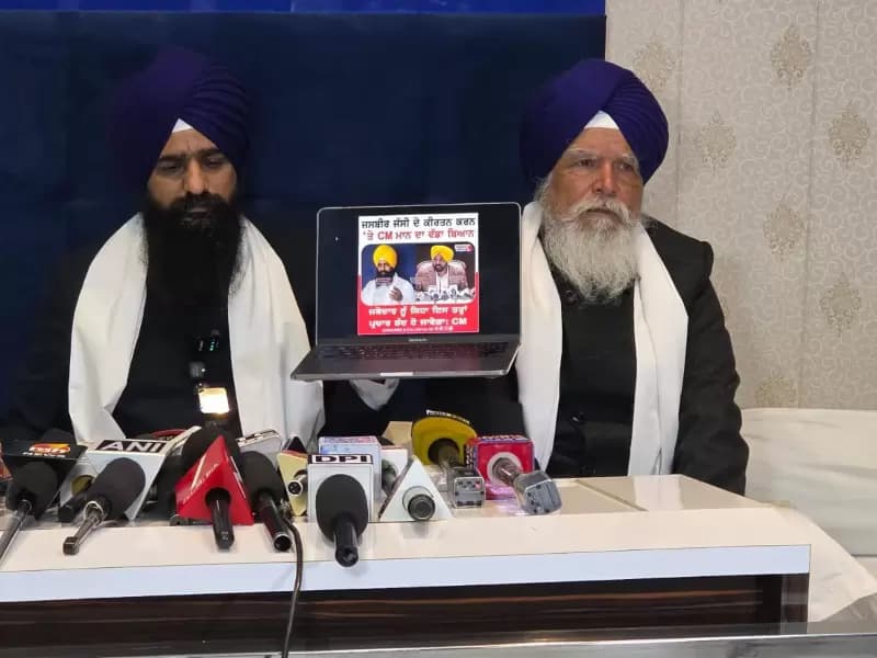 ਸਕੱਤਰੇਤ ਵਿਖੇ ਮੀਡੀਆ ਨੂੰ ਸੰਬੋਧਨ ਕਰਦਿਆਂ ਸ੍ਰੀ ਅਕਾਲ ਤਖ਼ਤ ਸਾਹਿਬ ਦੇ ਕਾਰਜਕਾਰੀ ਜਥੇਦਾਰ ਸਿੰਘ ਸਾਹਿਬ ਗਿਆਨੀ ਕੁਲਦੀਪ ਸਿੰਘ ਗੜਗੱਜ