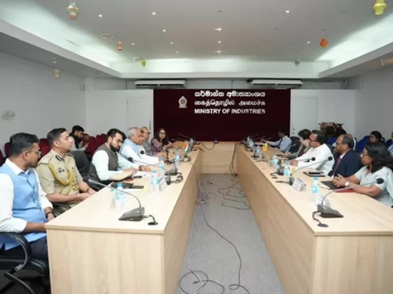 बैठक में भारत और श्रीलंका के बीच जन-जन के स्तर पर संपर्क को और मजबूत करने तथा पर्यटन क्षेत्र में आपसी सहयोग को बढ़ाने पर भी विस्तार से चर्चा हुई।