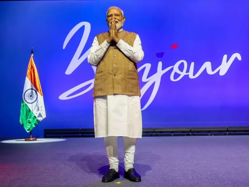 PM Modi given warm welcome by Indian diaspora in Paris, says it reflects 'deep affection for motherland': MEA
