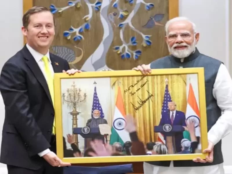 प्रधानमंत्री नरेंद्र मोदी ने शनिवार, 11 अक्टूबर 2025 को नई दिल्ली में अपने आवास पर भारत में अमेरिका के नामित राजदूत सर्जियो गोर से मुलाकात की थी।