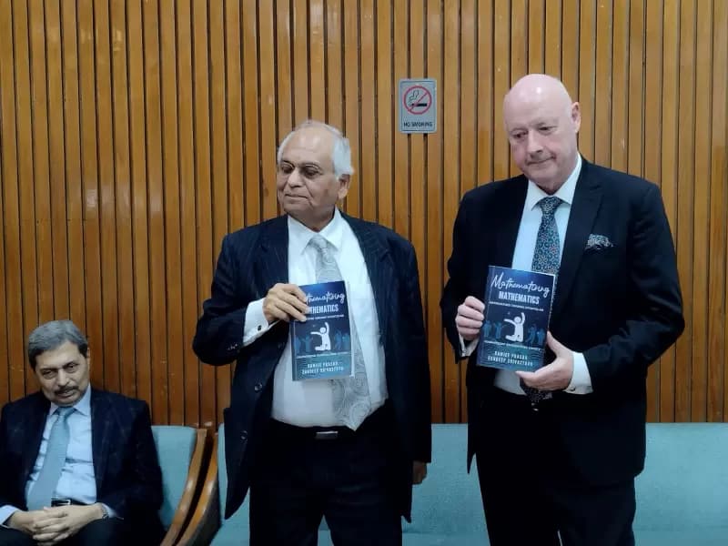 प्रोफेसर डॉ. रामजी प्रसाद, प्रभावशाली किताब 'द C5 मॉडल: अ ह्यूमन-सेंट्रिक फ्रेमवर्क फॉर द फ्यूचर डिजिटल सोसाइटी' के लेखक हैं।