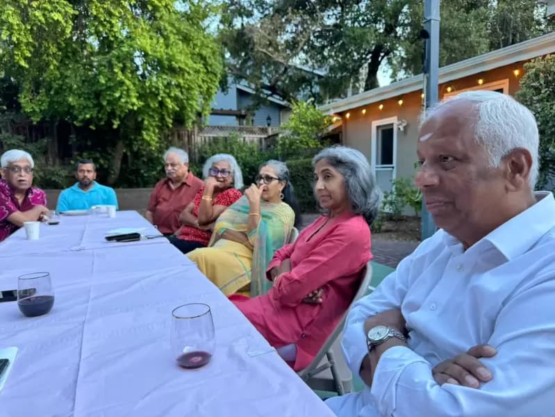 Sundar Radhakrishnan in the person who is right most in the picture and Usha Sundar is the fourth person from the right. Their son Shankar who is getting more and more engaged with Hi5 is wearing a green shirt. Others are friends who attended the gathering to meet Girish Kulkarni and Anshu Gupta.